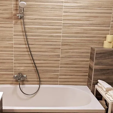 Modern Luxe In Heart Of Downtown Apartman Budapest