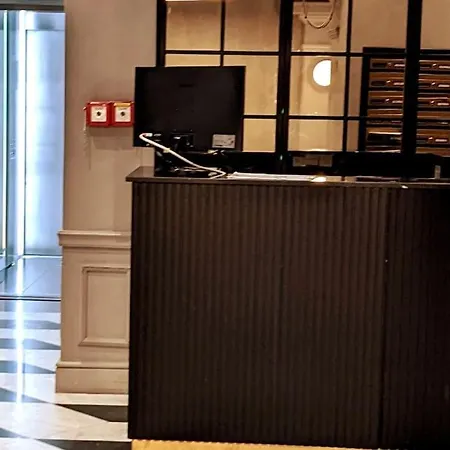 Modern Luxe In Heart Of Downtown Apartman